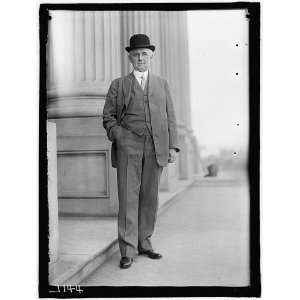   , NEWELL. SENATOR FROM TENNESSEE, 1912 1913. ON STEPS OF CAPITOL 1912