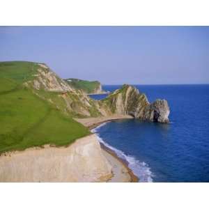 Durdle Door, an Arch of Purbeck Limestone on the Coast 