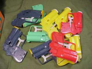 24 VINTAGE DIME STORE TOY PLASTIC GUNS PISTOLS IN BOX  