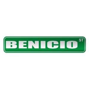   BENICIO ST  STREET SIGN