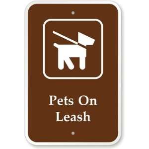  Pets on Leash (with Graphic) Aluminum Sign, 18 x 12 