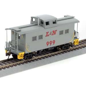  HO RTR Eastern 4 Window Caboose, L&N #999 Toys & Games