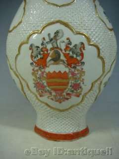 beautiful chinese export armorial porcelain vases  