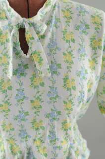 Beautiful mid 1930s cotton shirt. Soft cotton, cute summer floral 
