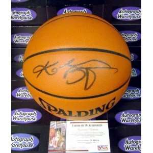  Kobe Bryant Autographed/Hand Signed Basketball (Los 