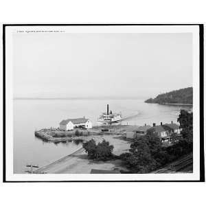 Steamer landing at Fort sic Kent,N.Y. 