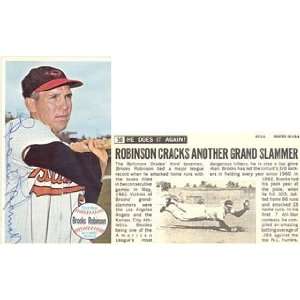  Brooks Robinson Autographed / Signed 1964 Topps Giants 