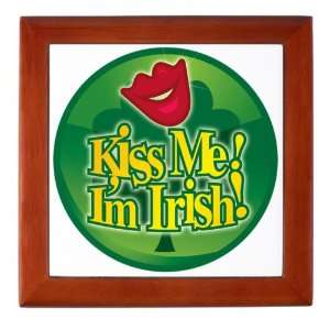    Keepsake Box Mahogany Kiss Me Im Irish Clover 
