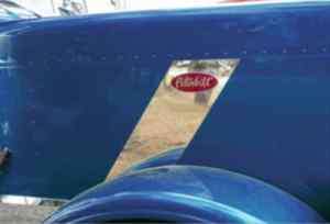 Peterbilt 388 Hood Emblem Stripe Accent (2007)  