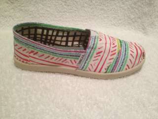 TOMS YOUTH CLASSIC IKEN CANVAS SHOES NWT IN BOX   
