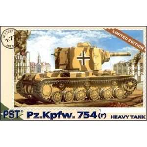   72 PzKpfw 754(r) German Heavy Tank (Plastic Models) Toys & Games